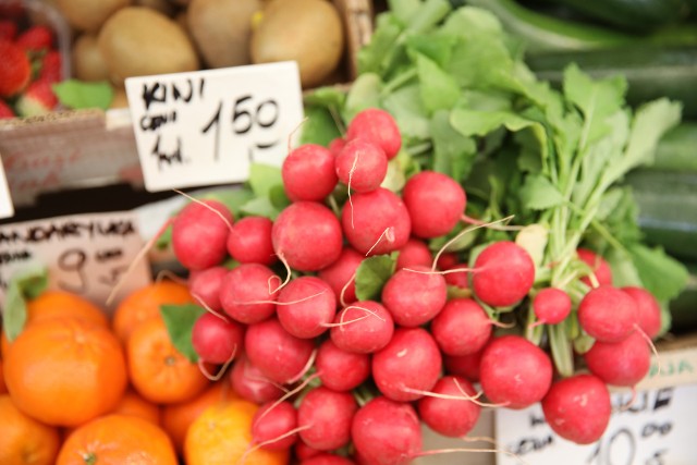 Zobacz, jakie są obecnie ceny warzyw i owoców na targowiskach w Krakowie