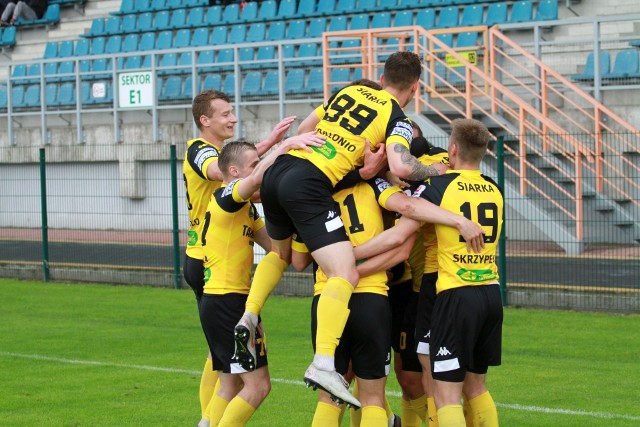 W ostatniej kolejce rozgrywek grupy czwartej piłkarskiej trzeciej ligi Siarka Tarnobrzeg pokonała Wólczankę Wólkę Pełkińską 3:1. Sprawdź, jak oceniliśmy jej piłkarzy w skali 1-10.