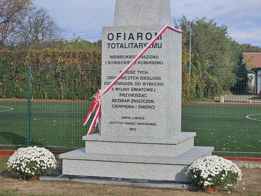 Pomnik w hołdzie ofiarom totalitaryzmu stanął w Łubnicach
