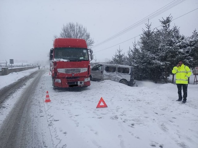 Wypadek w miejscowości Łoniów - Kolonia na drodze krajowej nr 79.