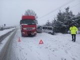 Bus i ciężarówka zderzyły się w miejscowości Łoniów - Kolonia na drodze krajowej nr 79