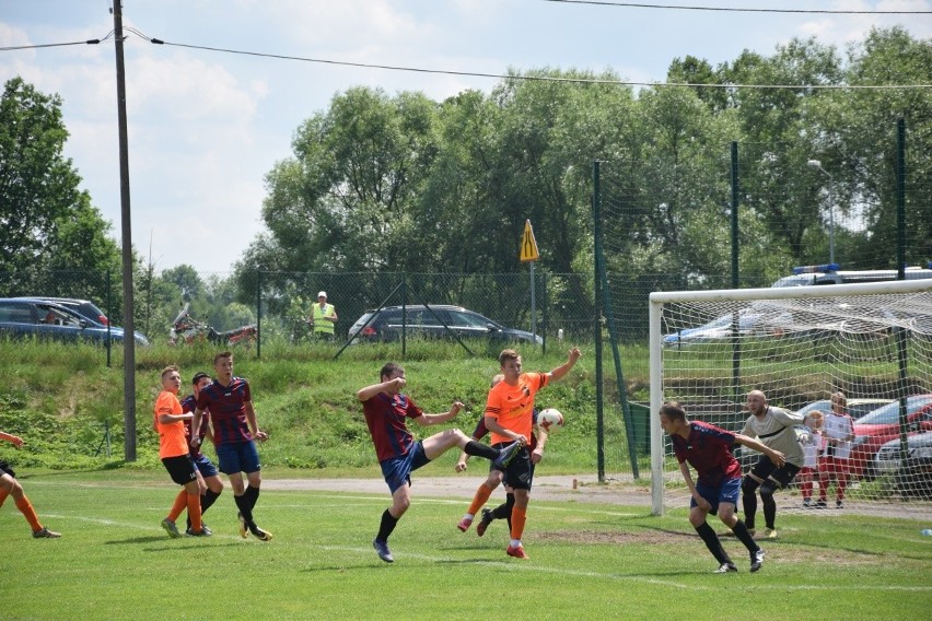 Małapanew Ozimek wygrała derby z KS-em Krasiejów 4-2.