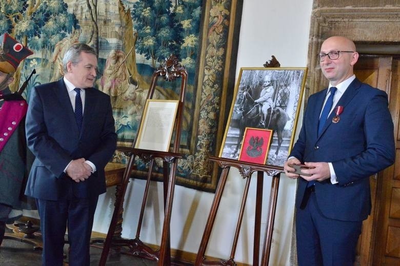 Marcin Perz, prezes Specjalnej Strefy Ekonomicznej „Starachowice”, wyróżniony przez wicepremiera Piotra Glińskiego