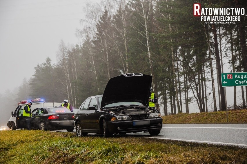 Wypadek na DK 16 Ełk - Sędki. Zderzyły się trzy auta. Dwie osoby poszkodowane [ZDJĘCIA]