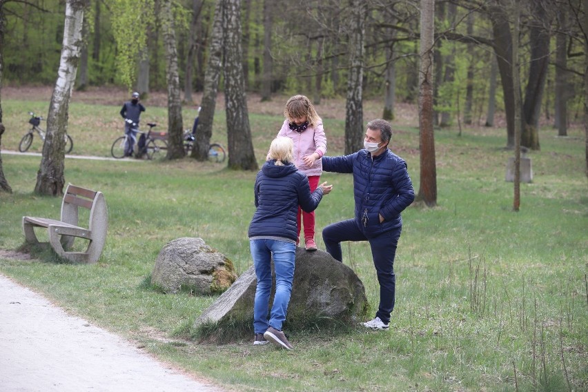 Niedzielne popołudnie mieszkańcy Łodzi spędzali w parkach....