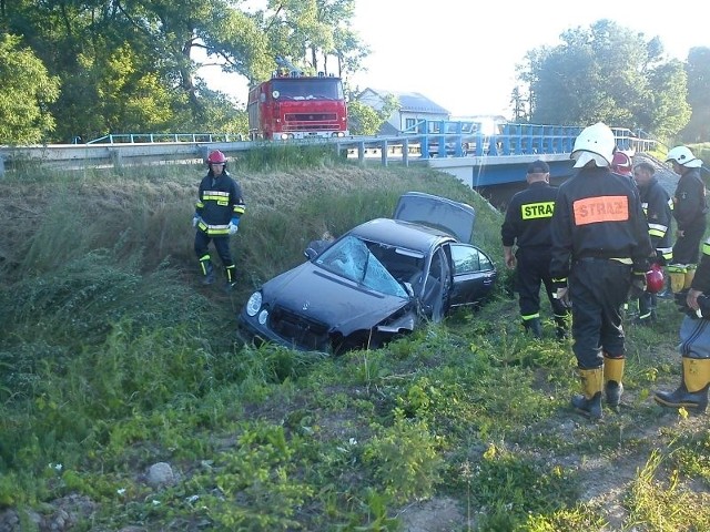 Wiśniewo. Wypadek mercedesa. Zdjęcie nadesłał nam nasz Internauta