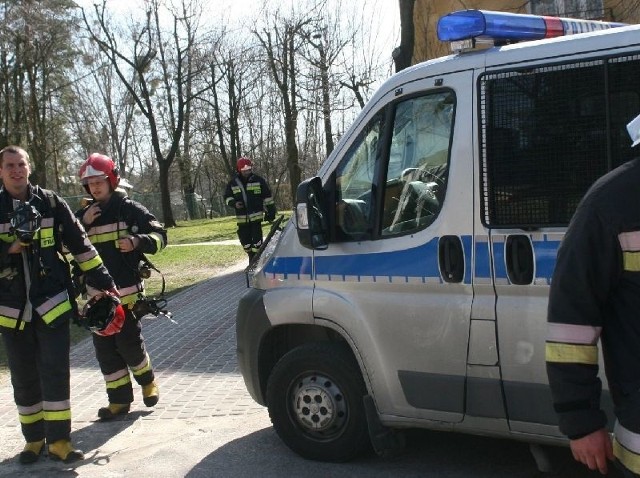 Strażacy po sprawdzeniu, że stężenie tlenku węgla nie jest w mieszkaniu wysokie, mogli wrócić do komendy.