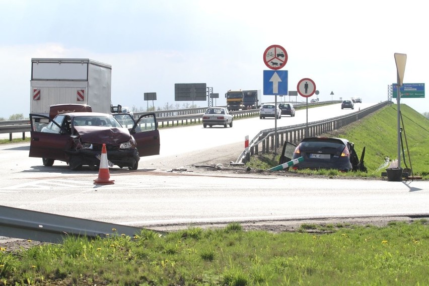 Wypadek na obwodnicy Wrocławia. Kobieta została ranna