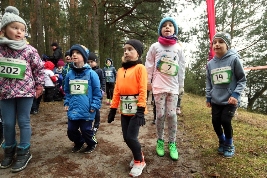 Młodsi i starsi wystartowali w 5. biegu z cyklu City Trail (ZDJĘCIA)