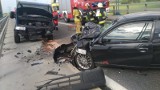 Wypadek pod Tarnowem. Na południowej obwodnicy Wojnicza zderzył się samochód osobowy z dostawczym. DW 975 była zablokowana [ZDJĘCIA] 