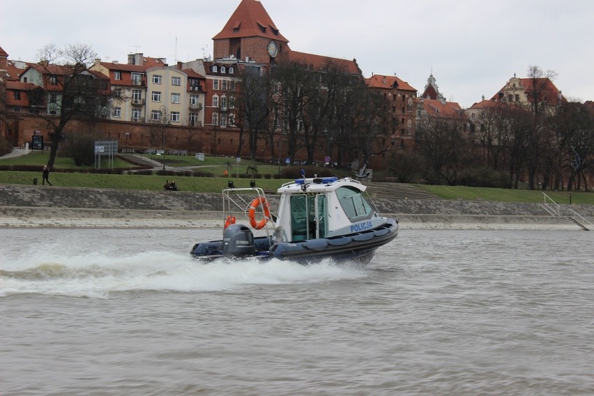 Pierwszy patrol wodnej policji w Toruniu....
