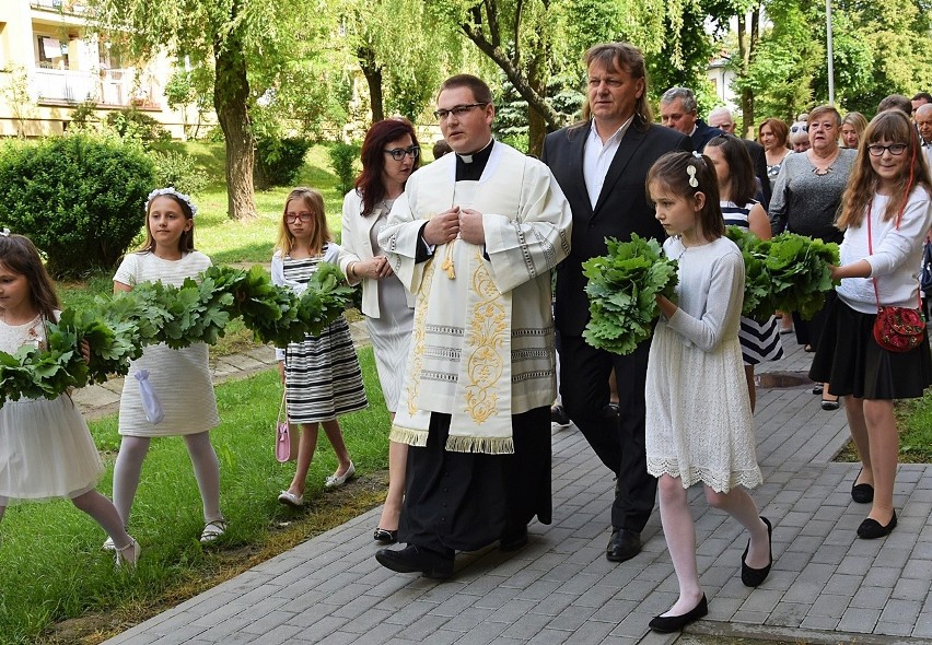 Gorlice. Ksiądz Mariusz Bilski jest już jedenastym kapłanem w młodej parafii św. Boboli. Odprawił uroczystą mszę prymicyjną