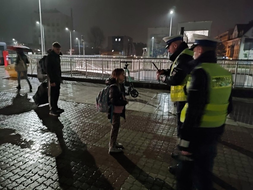 Niech Cię zobaczą! Mały odblask może uratować życie. Działania koszalińskiej drogówki