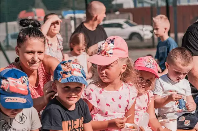 Przy szkole podstawowej w Nowej Słupi powstał nowy plac zabaw. Dzieci zachwycone! Więcej na kolejnych zdjęciach