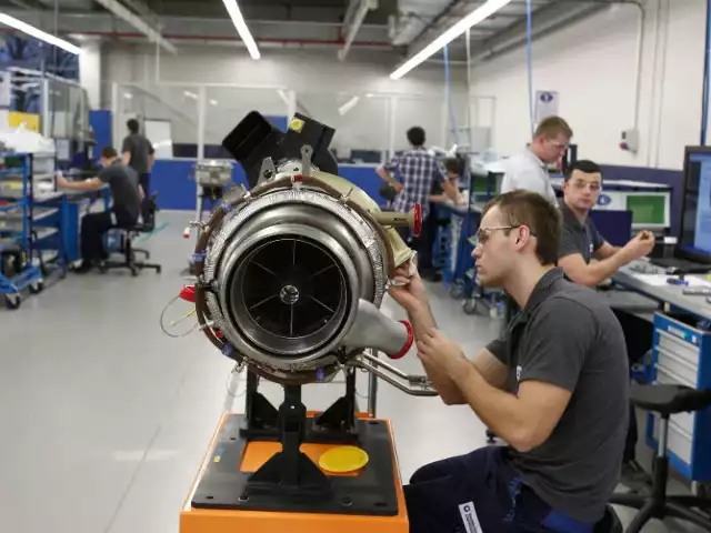 Zielone światło dla amerykańskiej inwestycji w RzeszowieW zakładzie Pratt&Whitney AeroPower na terenie WSK Rzeszów produkuje się silniki pomocnicze do samolotów. UTC deklaruje, że to nie ostatnia jego inwestycja przy ul. Hetmańskiej.