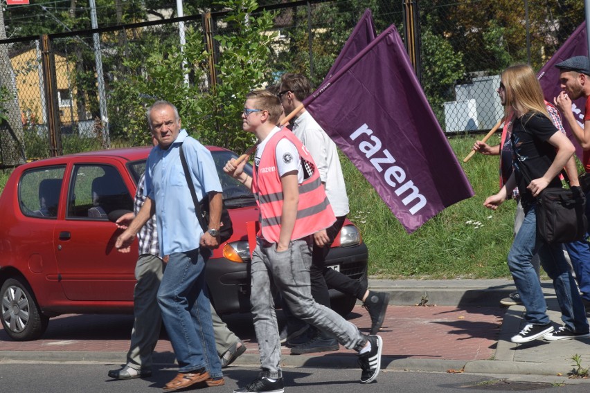 Protest pracowników Huty Szkła w Zawierciu ZDJĘCIA