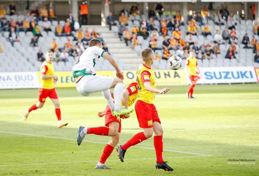 Fortuna 1 Liga. Kibice wrócili na Suzuki Arenę i Korona Kielce pewnie pokonała GKS Bełchatów 3:0. Jacek Kiełb goni Henryka Kiszkisa