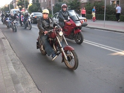 Parada motocyklistów w Nowej Soli z okazji 17 września