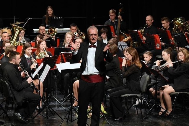 Od 2014 roku orkiestrą dyryguje Georg Weiss