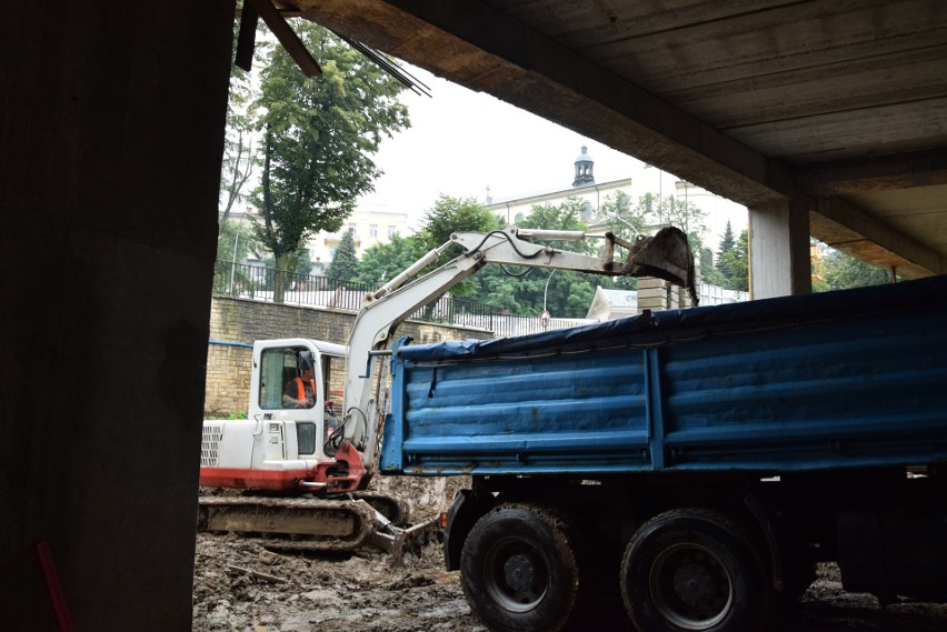 Galeria Gorlicka coraz wyższa. Jest już wejście od strony ul. Legionów