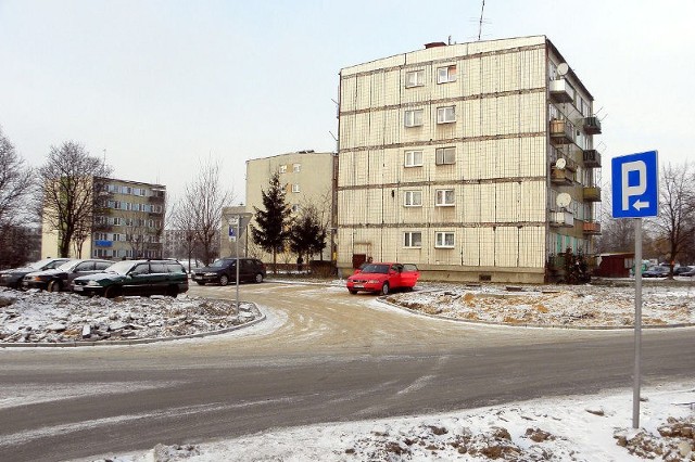 10 miejsc do parkowania w tym 2 dla niepełnosprawnych powstały przy ulicy Staszica w Szydłowcu.