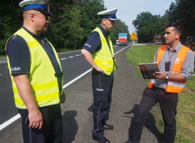 W środę, 15 czerwca, zielonogórscy policjanci spotkali się z przedstawicielem Generalnej Dyrekcji Dróg Krajowych i Autostrad, aby przeanalizować kwestie związane z bezpieczeństwem na tych odcinkach dróg, gdzie w ostatnim czasie doszło do dwóch wypadków śmiertelnych.