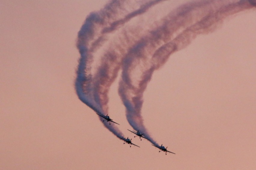 Air Festival Świdnik. Taniec Biało - Czerwonych Iskier na niebie [ZDJĘCIA, WIDEO]