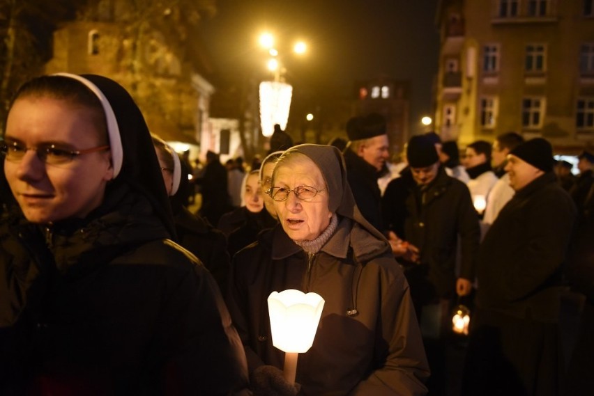 Procesja światła na Ostrowie i Śródce