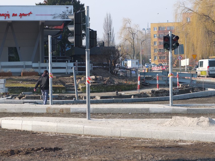 Ulica Niemodlińska wciąż rozkopana, a miała być skończona w...