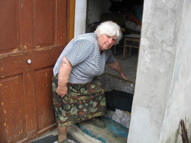 Marianna Ubrańska mieszka sama z chorą córką. Nie wie, jak pogardzi sobie z usunięciem skutków powodzi.