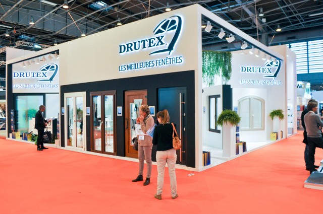 Na targach w Paryżu Drutex prezentował zarówno systemy z PVC, aluminium, jak i drewna oraz autorskie systemy rolet aluminiowych i PVC.