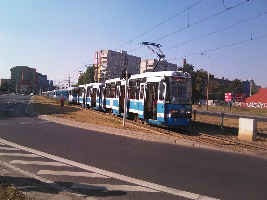 Tramwaj zepsuł się na Legnickiej. Opóźnienia wszystkich linii w kierunku centrum