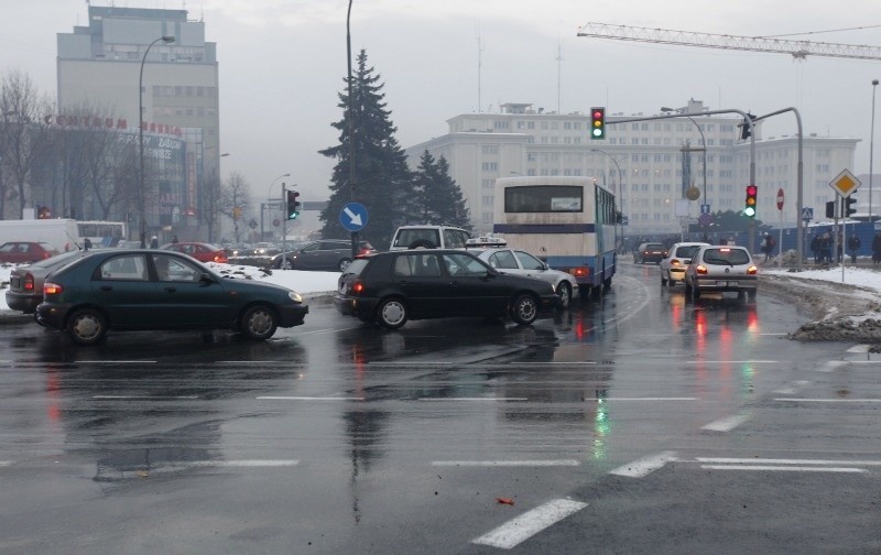 Skrzyzowanie al. Cieplinskiego z ul. Pilsudskiego...