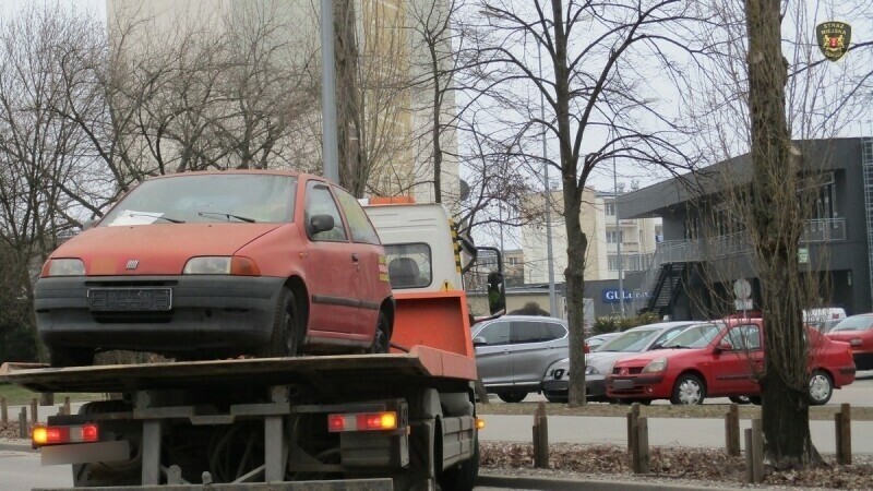 Straż Miejska w Gdańsku powołała zespół zajmujący się porzuconymi pojazdami. Efekt? Z ulic zniknęły 143 nieużytkowane auta