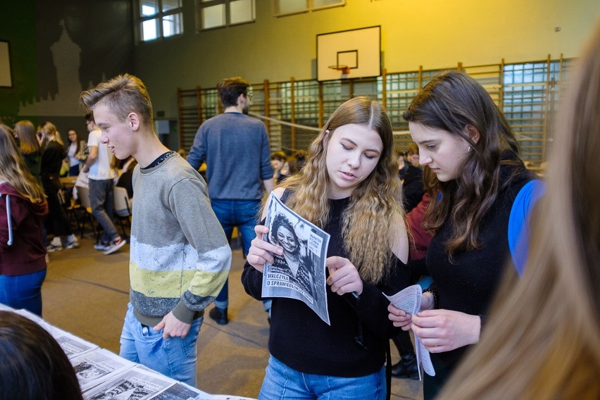 Tarnów. Maraton pisania listów w III LO [ZDJĘCIA]