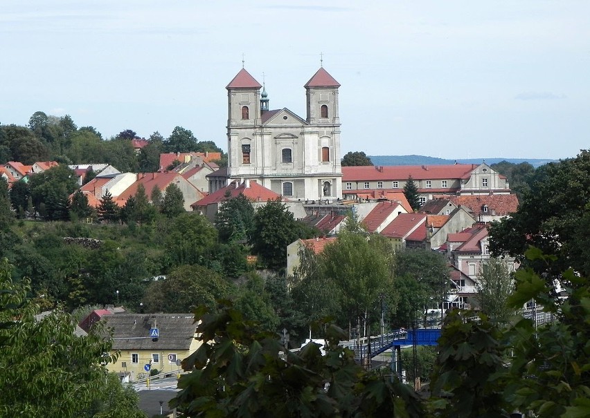 Leżące na Dolnym Śląsku, w pobliżu Gór Bardzkich Bardo, to...