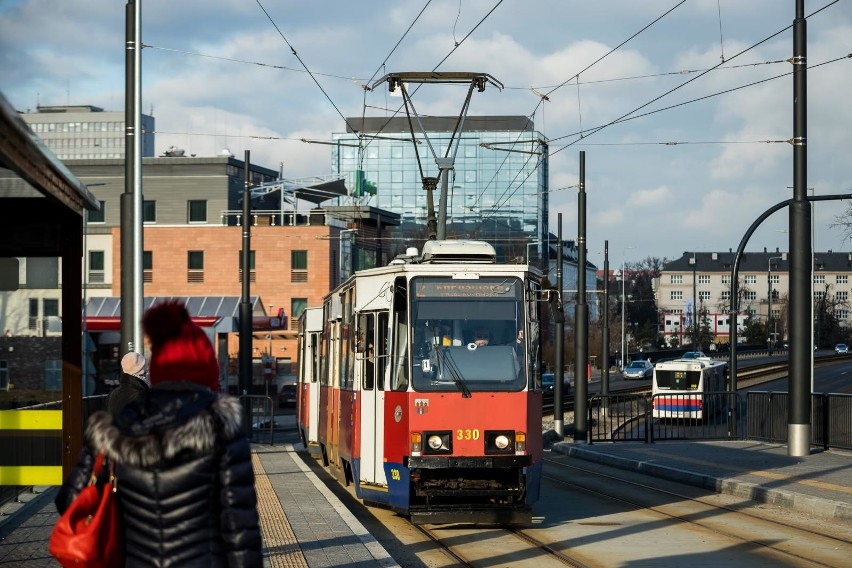 Brak zasilania w obrębie r. Kujawskiego. Linie tramwajowe 2,...