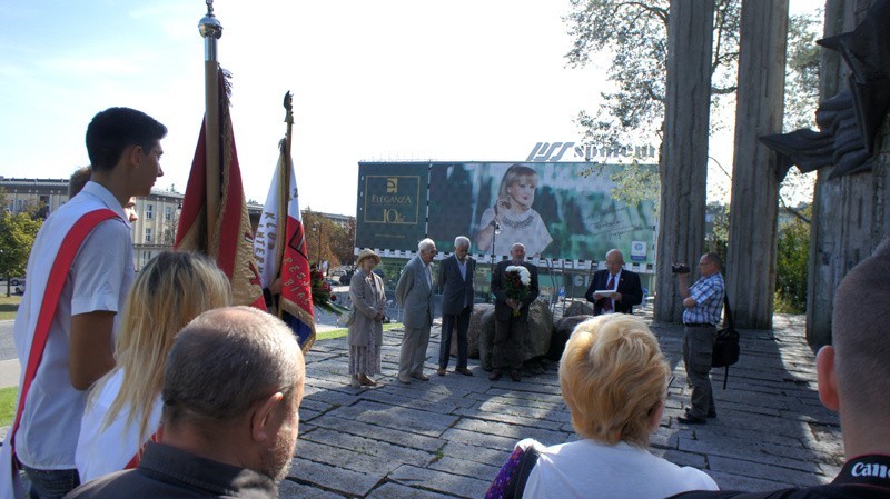 77. rocznica agresji ZSRR na Polskę. Obchody przed pomnikiem...