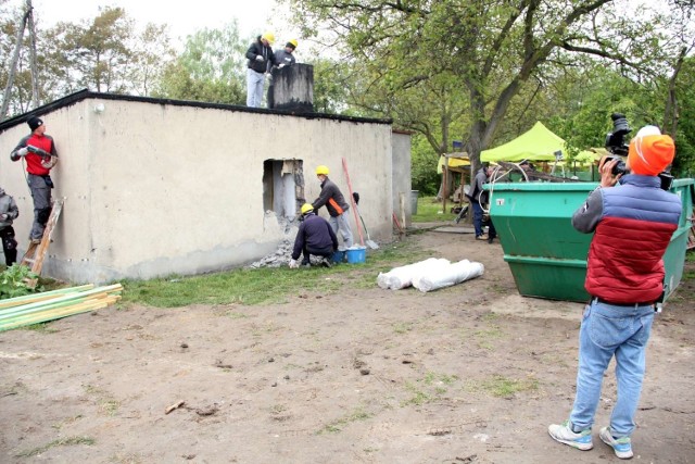 W miejscowości Ławica znajdującej się pomiędzy Sierakowem i Międzychodem pojawiła się ekipa programu "Nasz nowy dom", która wyremontuje dom należący do pana Janusza, pani Ani i ich syna Eryka. Jak wypadł remont, przekonamy się na antenie Polsatu.  Zobacz więcej zdjęć z pierwszego dnia remontu ------>