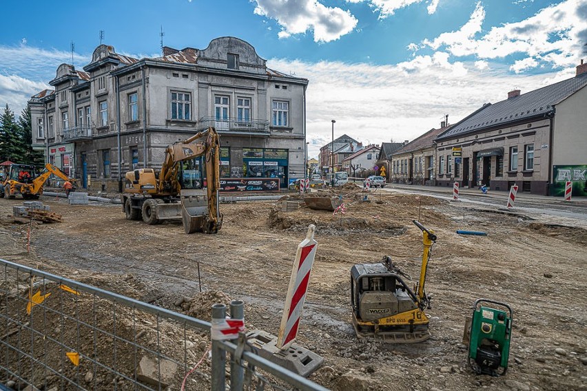 Nowy Sącz. Trwają prace przy budowie nowego ronda na ul. Kunegundy. Kiedy zakończenie prac? [ZDJĘCIA]
