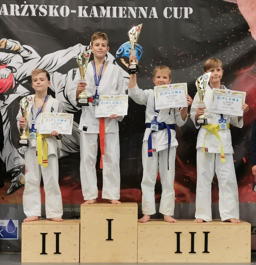 Sześć medal dla karateków z  klubu Karate Kyokushin "Chikara"