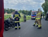 Wypadek w Wielmoży. Ciągnik rolniczy zderzył się z motocyklem. Jest osoba ranna