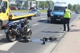 Wypadek w Białych Błotach. Kierowca i pasażer motocykla trafili do szpitala
