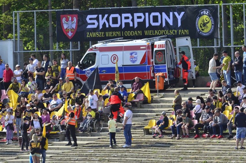 Kibice coraz chętniej odwiedzają stadion na Golęcinie....