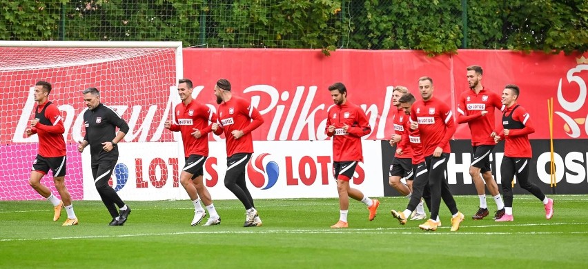 Biało-Czerwoni rozpoczęli w Sopocie przygotowania do meczu z Finlandią. Dziewięciu piłkarzy uczestniczyło w pierwszym treningu kadry [FOTO]
