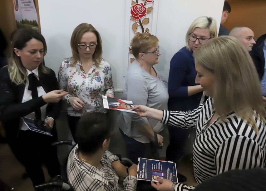 Premier Morawiecki w regionie radomskim chwali się efektami „piątki Morawieckiego”