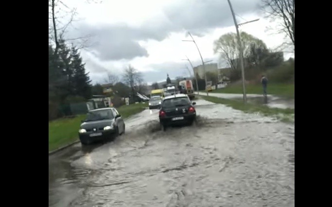 Ulica Witosa po przejściu ulewy nad Nowym Sączem