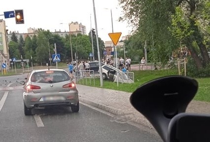 Rzeszów. Wypadek na skrzyżowaniu alei Wyzwolenia z ul. Obrońców Poczty Gdańskiej [ZDJĘCIA]