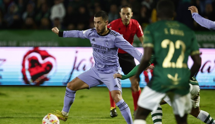 Eden Hazard znów obiektem żartów. Kibice śmieją się z "brzuszka" piłkarza. "Powinien reklamować McDonalds!"