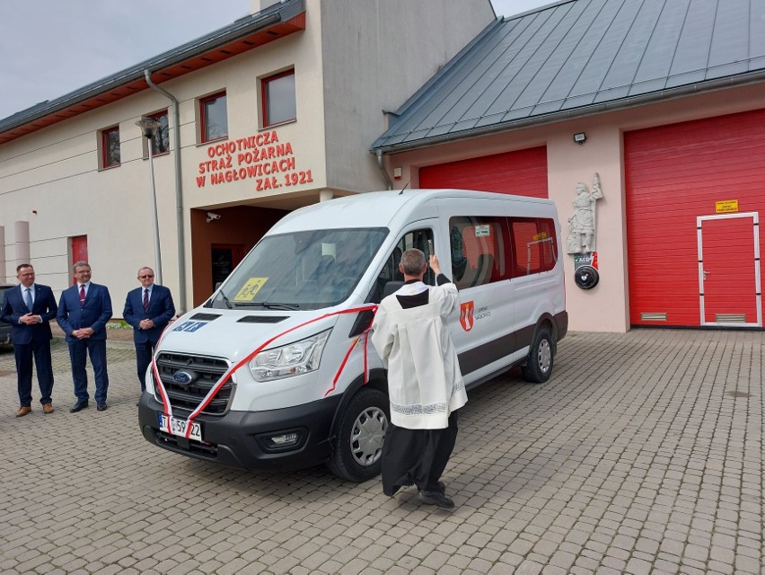 Do gminy Nagłowice trafił 9-osobowy bus przystosowany do...